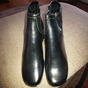 NWOT BLACK SHOE BOOT